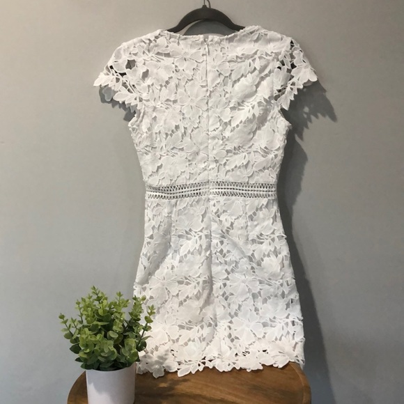 Main Strip White Lace Dress - Picture 9 of 16